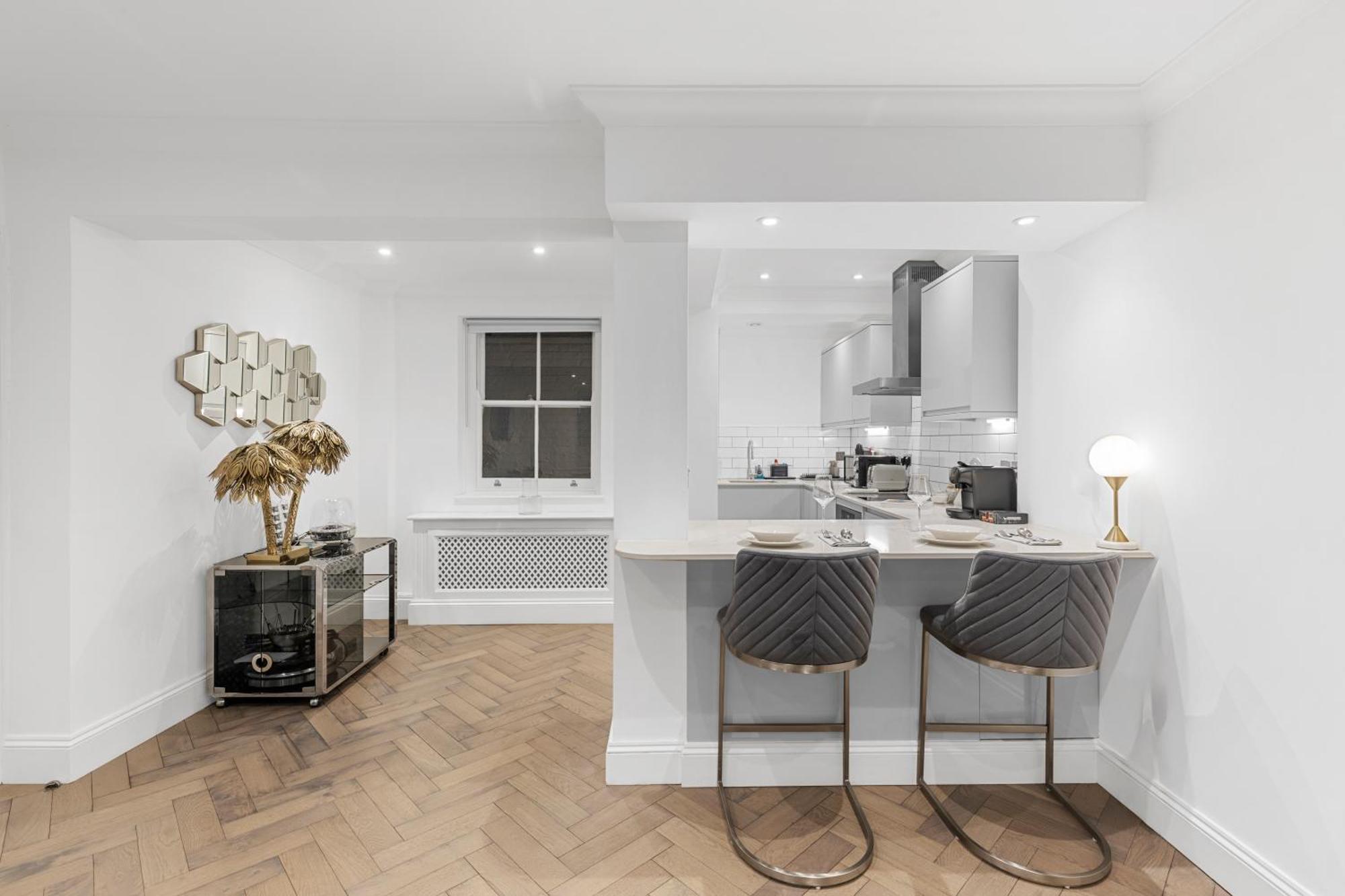 Chic Kensington Apartment